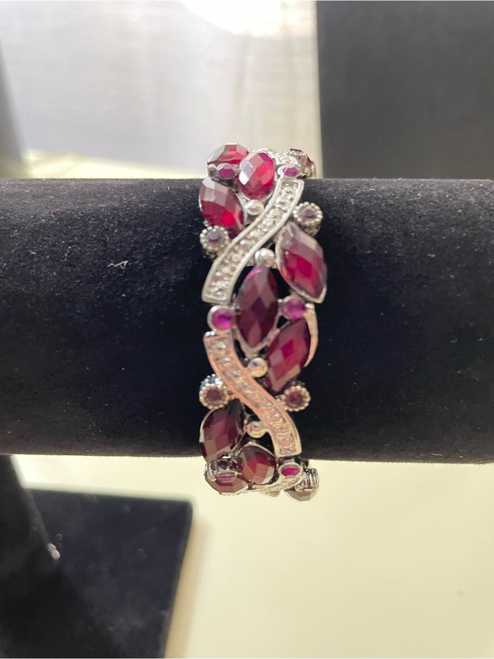 Sparkling Garnet-Red Crystal Leaf Bracelet